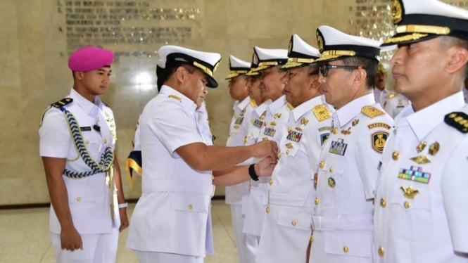 VIVA Militer: KSAL Laksamana TNI Muhammad Ali pimpin Sertijab Pati TNI AL