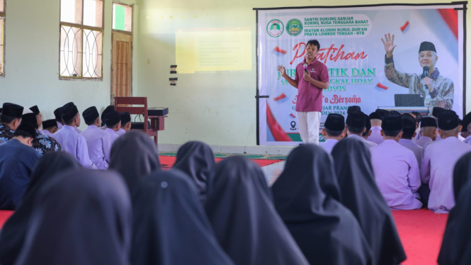 Santri di NTB sosialisasi tangkal hoaks di Media Sosial