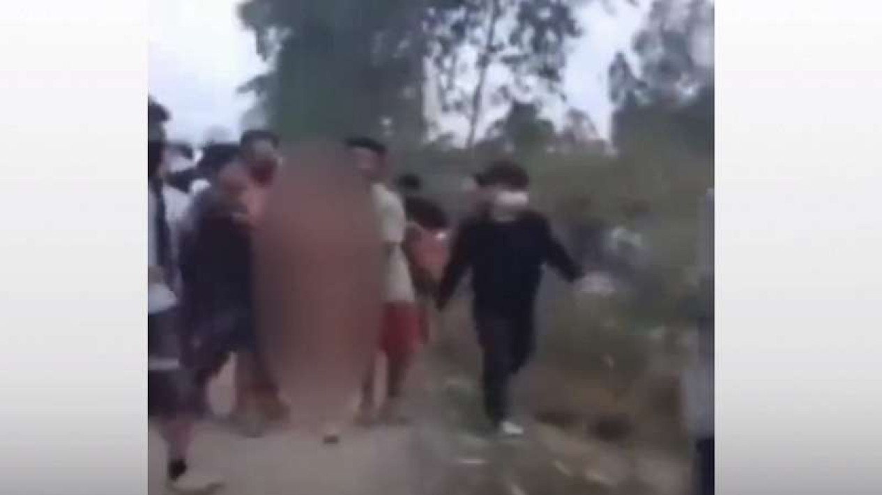 Bokep telanjang diarak tebaru