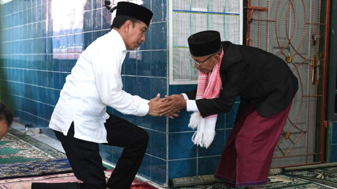 Presiden Jokowi Salat Jumat di Masjid Al Jihad Tanjung Agung, Kab.Bengkulu Utara