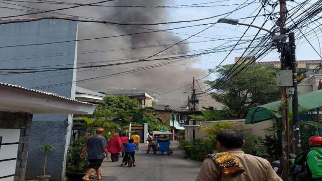 Kebakaran di perumahan padat penduduk di Setiabudi, Jakarta Selatan