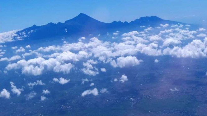 Tutupan awan di sekitar Gunung Rinjani, NTB.