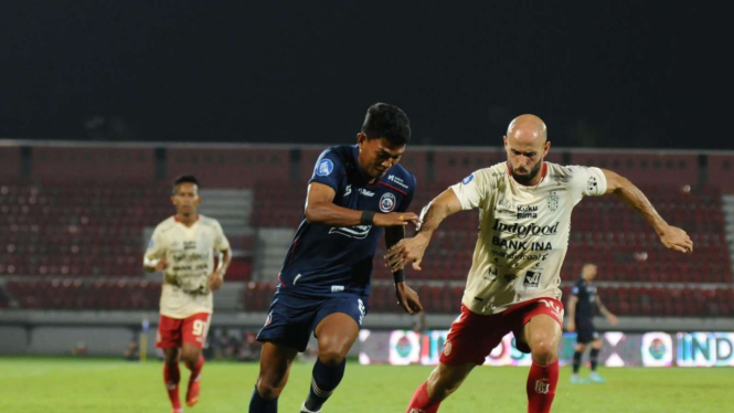 Duel Arema FC vs Bali United