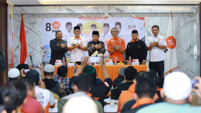 Ketua DPW PKS DKI Jakarta Khoirudin dan sejumlah elite PKS.