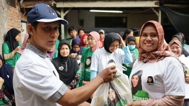 Relawan Pendukung Sintawati Bagikan Bantuan untuk Masyarakat di Jakarta