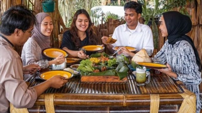 Tentang makan bersama