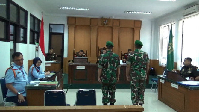 Dua terdakwa oknum TNI berinisial T dan AM jalani sidang tuntutan