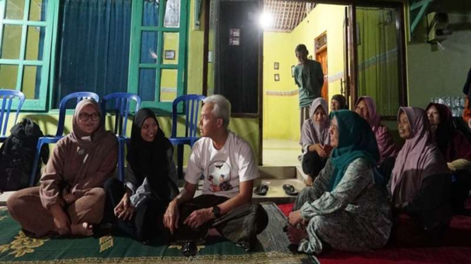 Gubernur Jawa Tengah Ganjar Pranowo menginap di rumah petani di Banjarnegara