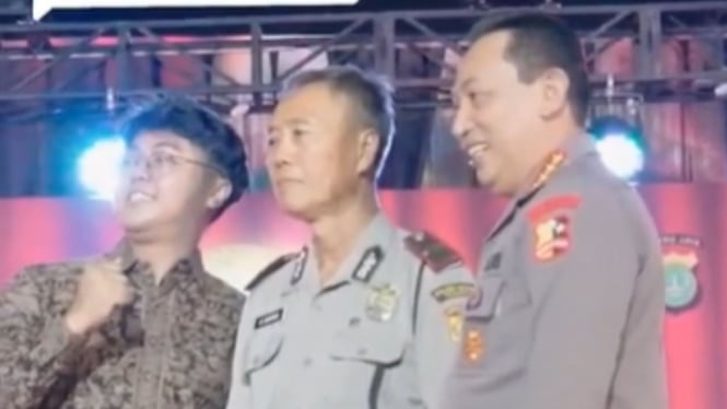 Anak Polisi Roasting Ayahnya Sendiri di Hadapan Para Jenderal