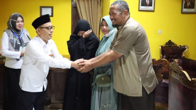 Kanwil Kemenag Lampung, Puji Raharjo mengantarkan jemaah haji asal Lampung Utara