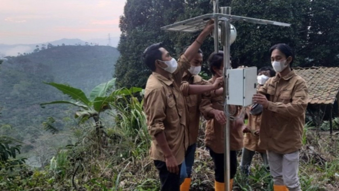 Pemasangan Landslide Detector di Kecamatan Ulubelu, Lampung