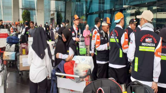 Ratusan PPIH bidang kesehatan tiba di Terminal 3, Bandara Soetta, Tangerang.