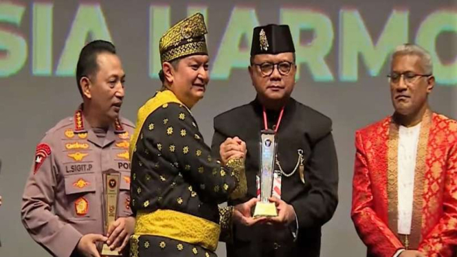 Dirjenpas Reynhard Silitinga terima penghargaan BNPT Awards 2023