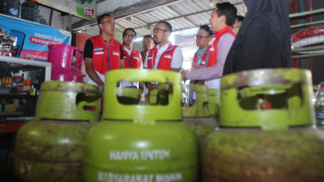 Direktur Utama Pertamina Patra Niaga, Riva Siahaan sidak penyaluran LPG ke sejumlah pangkalan.