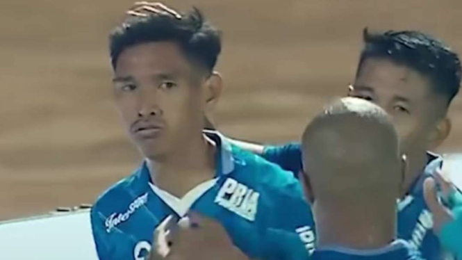 Pemain Persib Bandung Ryan Kurnia rayakan gol