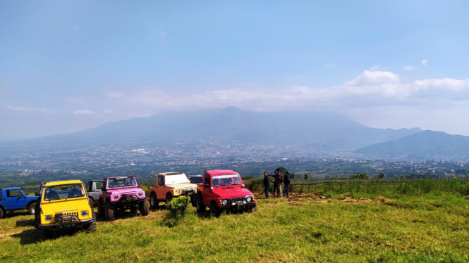 Wisata jeep di Desa Bumiaji, Kota Batu