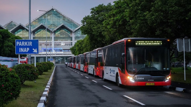 Bus Transjakarta rute Kalideres-Bandara Soekarno Hatta (Soetta) 