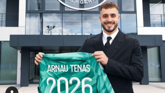 Kiper PSG Arnau Tenas