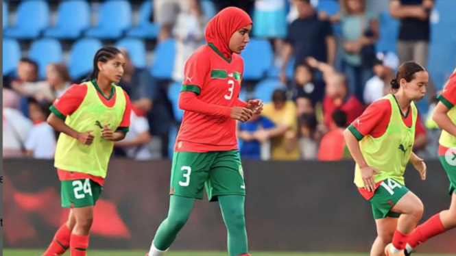 Nouhaila Benzina Jadi Pemain Pertama Menggunakan Hijab di Piala Dunia