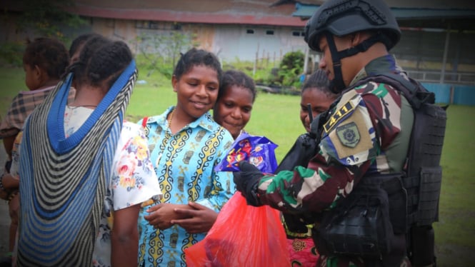 VIVA MIliter: Pasukan Pandawa Kostrad TNI di Gereja Yerusalem.