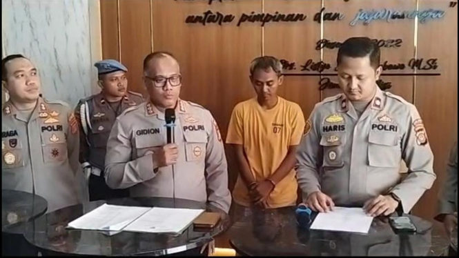 PelakuFO (33) ditangkap polisi karena membunuh ayah tiri bernama Cecep Riyana (66)