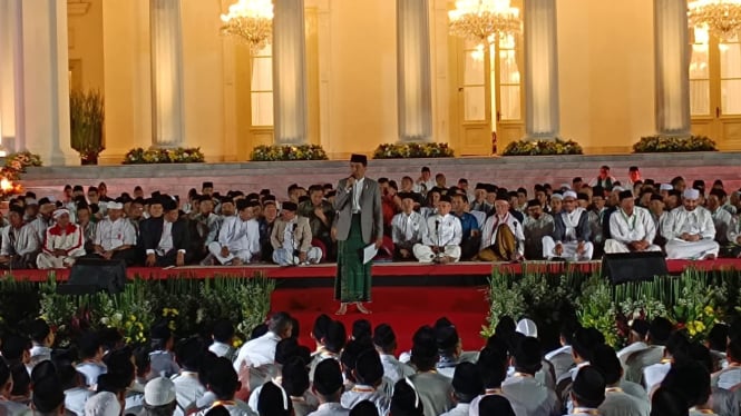 Presiden Jokowi di acara dzikir dan doa di halaman Istana Merdeka, Jakarta.