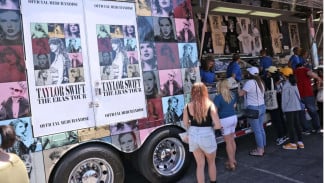 Dermawan! Taylor Swift Bagi-bagi Bonus Besar untuk Kru Turnya, Sopir Truk Dapat Rp1,5 Miliar