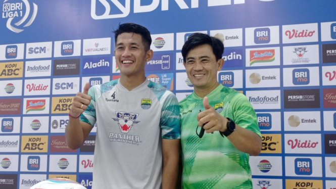 Asisten pelatih Persib Bandung Yaya Sunarya