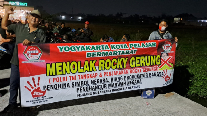 Ditolak Massa, Rocky Gerung Batal Isi Diskusi di Yogyakarta.