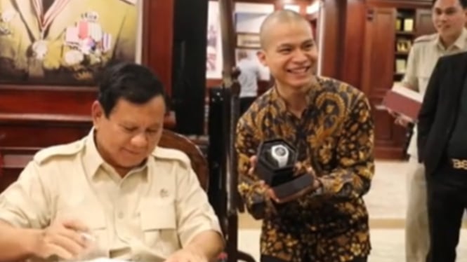 Yoshua Marcellos dapat hadiah jam tangan dari Prabowo