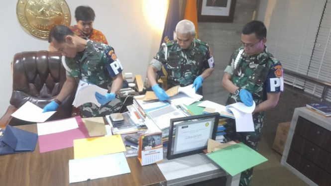 VIVA Militer: Penyidik Puspom TNI Geledah ruang kerja Kabasarnas