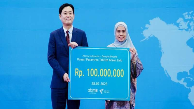 PT Atomy Indonesia mendonasikan dana pendidikan ke pesantren