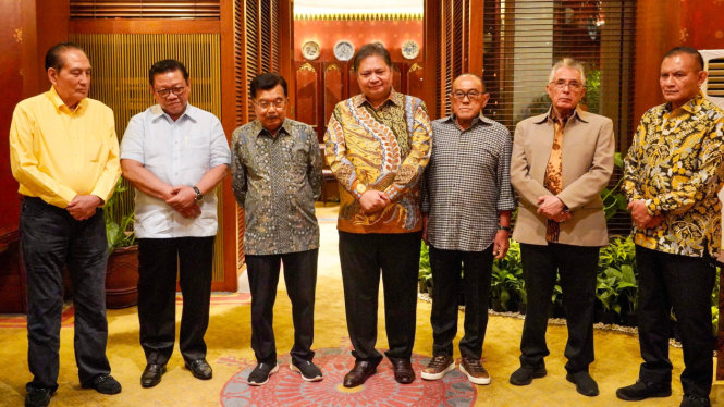 Ketum DPP Partai Golkar Airlangga Hartarto bertemu sesepuh Partai Golkar