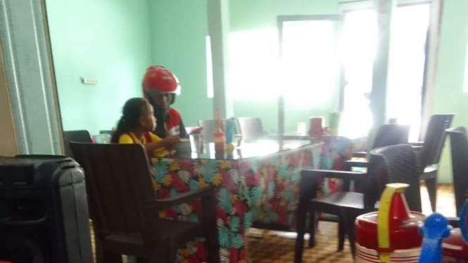 Pelaku penculikan anak diviralkan tengah makan di warung bakso