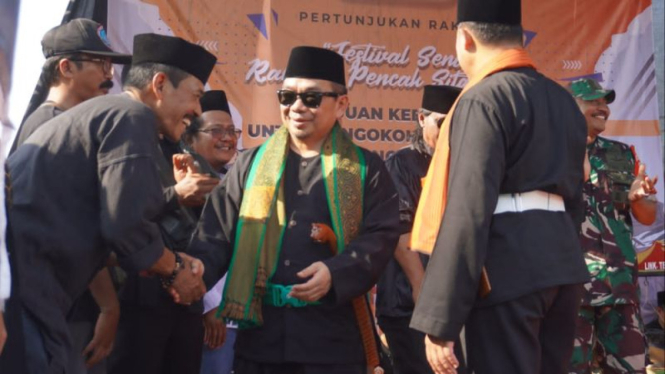 Ketua Fraksi PKS DPR Jazuli Juwaini buka Festival Rampak Pencak Silat Cilegon