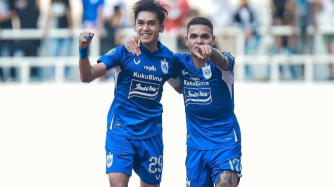 Pemain PSIS Semarang Septian David Maulana rayakan gol