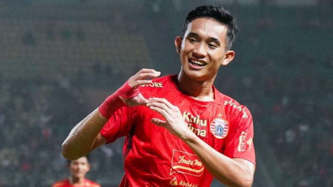 Bek Persija Jakarta Rizky Ridho rayakan gol