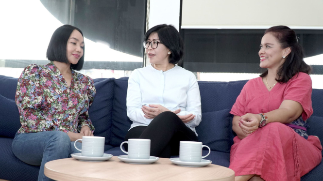 Diskusi Beauty Anxiety oleh dr Nat, Dian Wisnuwardhani dan Dewi Gita