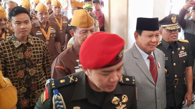 Wali Kota Solo Gibran Rakabuming Raka dan bacapres Prabowo Subianto.