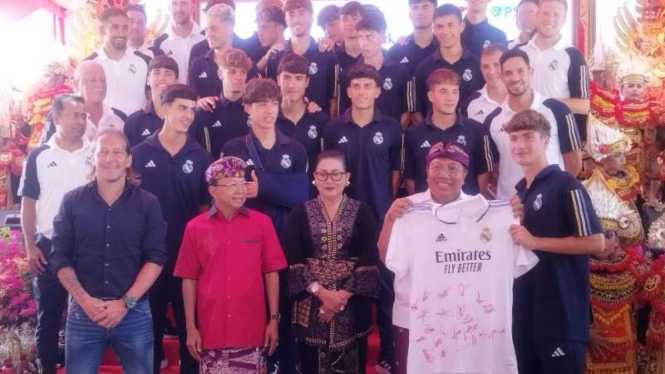 Legenda Real Madrid Michel Salgado dan Gubernur Bali Wayan Koster