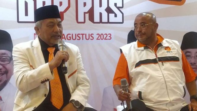 Presiden PKS Ahmad Syaikhu bersama sang Sekretaris Jenderal Aboe Bakar Al Habsyi dalam sebuah kegiatan internal partai itu di Tangerang, Banten, Sabtu, 12 Agustus 2023.