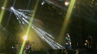 Band Potret Bawakan Lagu Bunda di The 90's Festival 2023, Melly Goeslaw Ucap Doa Menyentuh