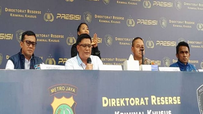 Direskrimsus Polda Metro Jaya, Kombes Pol Ade Safri dalam konferensi pers.