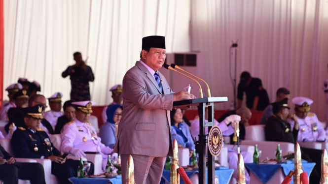 VIVA Militer: Menhan RI Prabowo Subianto di Markas Koarmada II Surabaya 