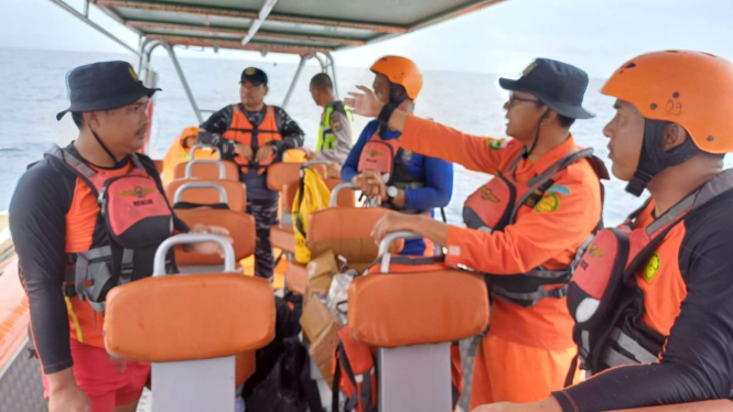 Tim SAR Nias lakukan pencarian 12 WNA di Perairan Aceh Singkil 