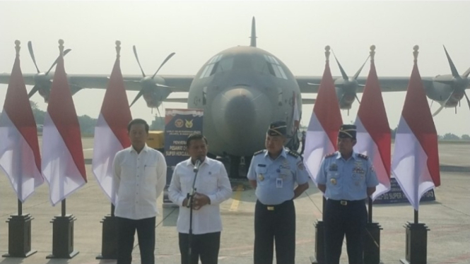 VIVA Militer: Wamenhan Herindra Serahkan Pesawat C-130J Super Hercules ke TNI AU