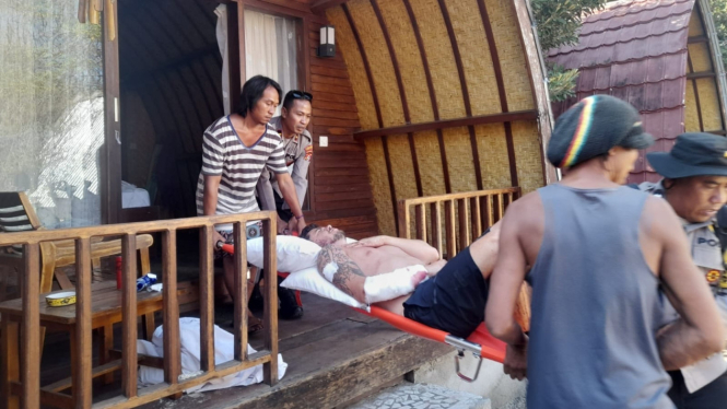 Turis asal Inggris Raya dievakuasi warga di Gili Meno Lombok karena terluka 