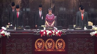 Puan Maharani Kenakan Pakaian Adat Dayak Iban Hadiri Sidang Tahunan MPR