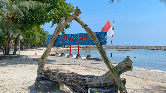 Pantai Lalassa, Tanjung Lesung, Banten.
