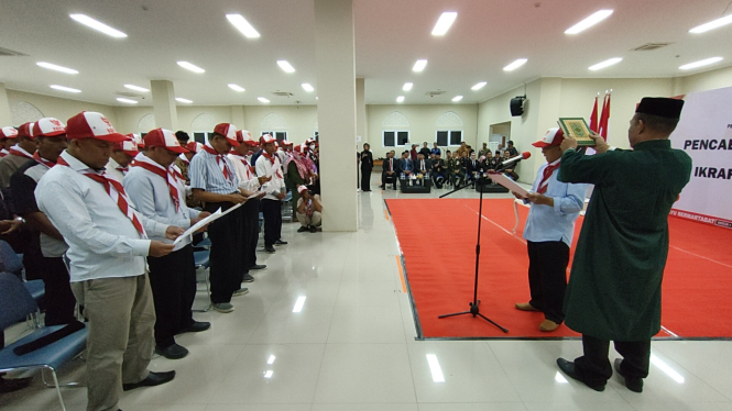 121 mantan anggota NII yang pernah dipimpin Panji Gumilang ikrar Kembali Ke NKRI.